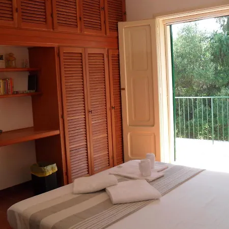 Bed & Breakfast I Gu Books & *