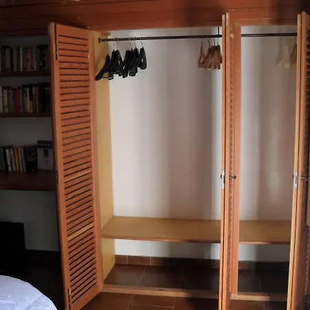 I Gu Books & Bed & Breakfast
